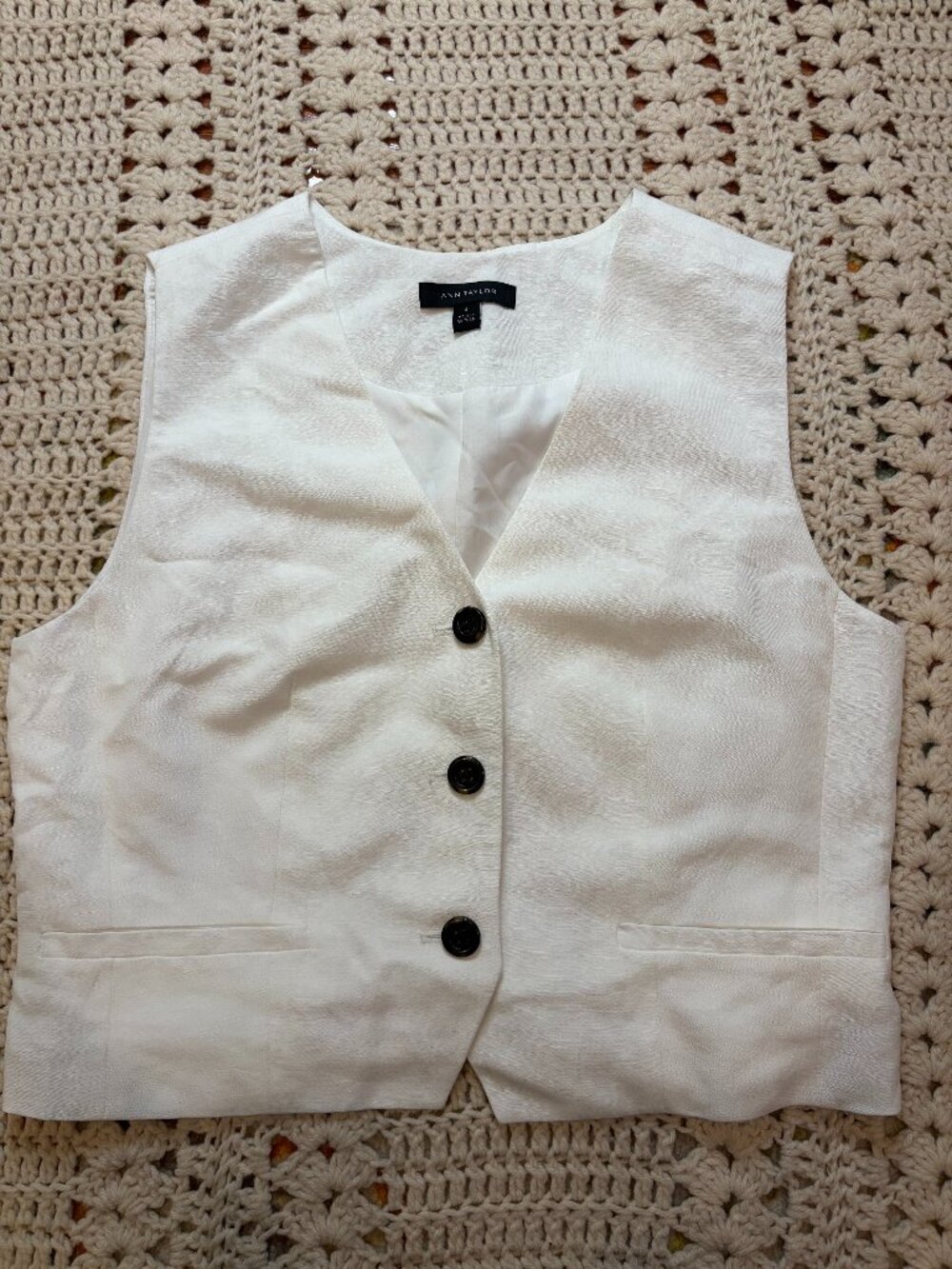 Ann Taylor Linen/Rayon Blend White Tailored V-Neck Vest w/Black Buttons Size 6
